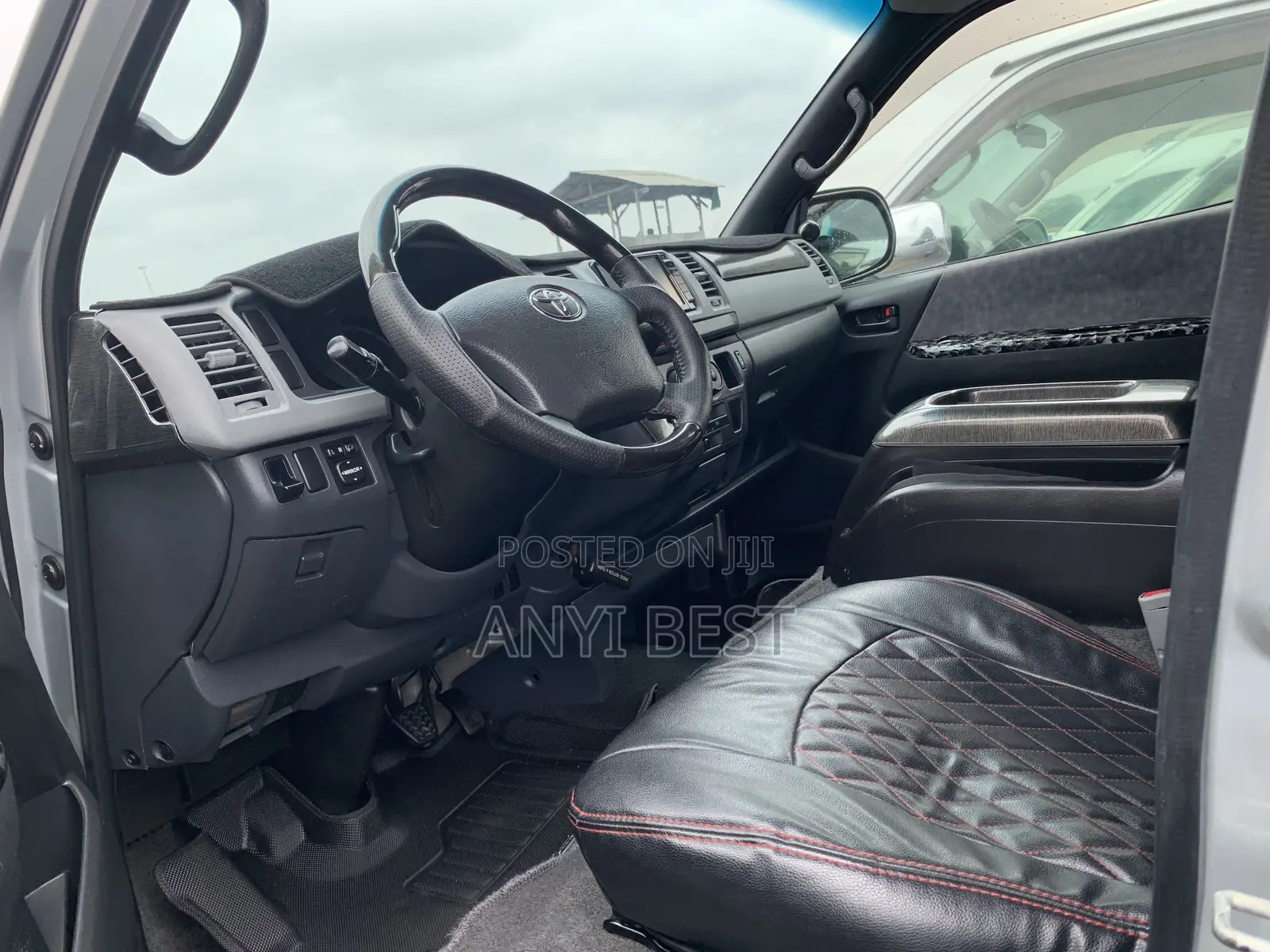 Toyota HiAce 2012 Silver