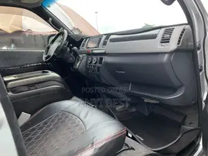Toyota HiAce 2012 Silver