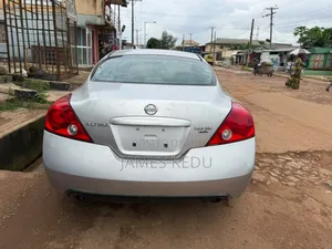 Nissan Altima 2011 Silver