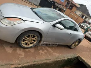 Nissan Altima 2011 Silver
