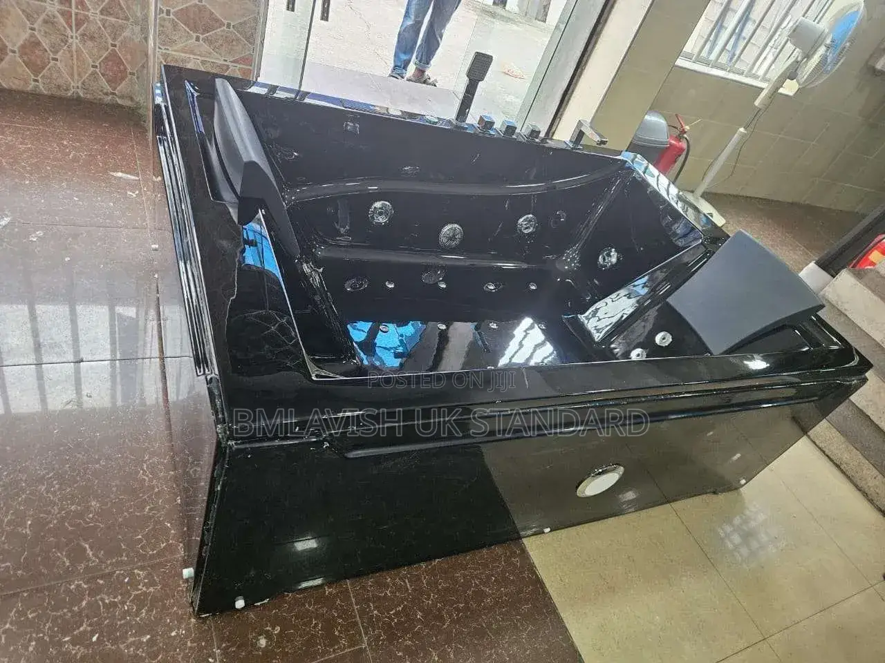 Double Black Jacuzzi With Complete Accessories
