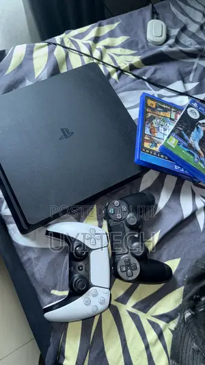Clean Ps4 Slim, Not Hacked. Can Go Online