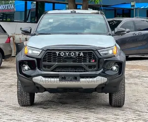 New Toyota Hilux 2025 Black