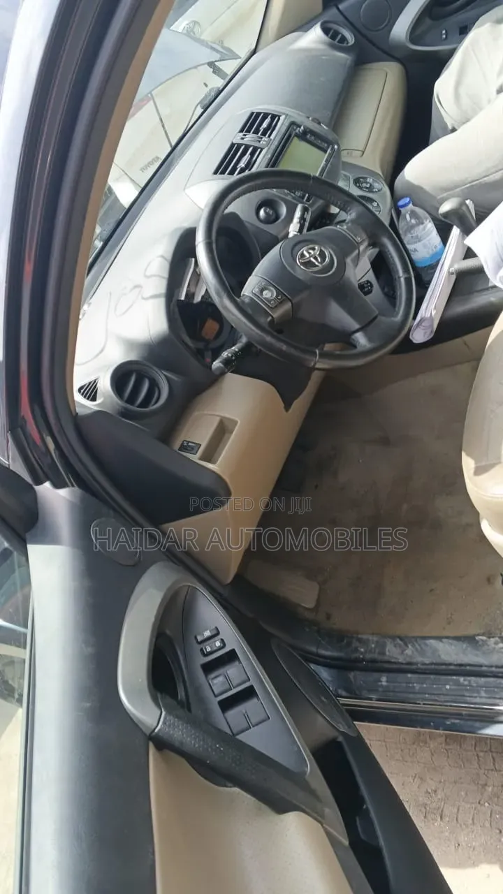 Toyota RAV4 2012 Black