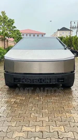 Tesla Cybertruck 173 kWh Cyberbeast AWD 2024 Silver