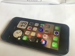 Apple iPhone SE (2020) 64 GB Black