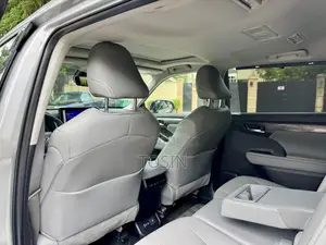 Toyota Highlander Limited AWD 2024 Silver