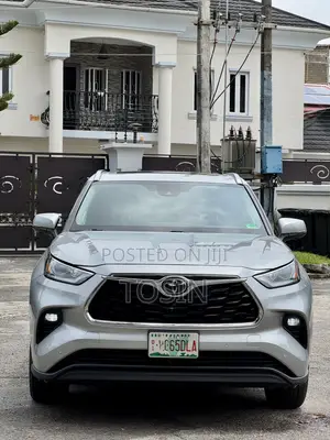 Toyota Highlander Limited AWD 2024 Silver
