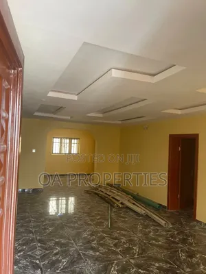 3bdrm Block of Flats in Okebadan Estate, for rent