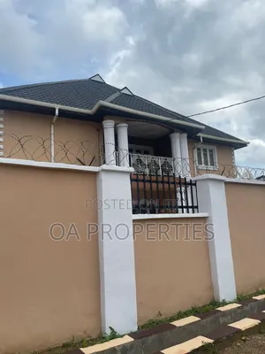 3bdrm Block of Flats in Okebadan Estate, for rent