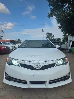 Toyota Camry SE 4dr Sedan (2.5L 4cyl 6A) 2013 White