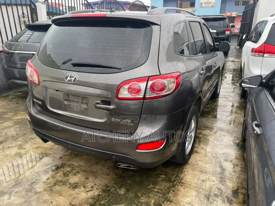 Hyundai Santa Fe 2010 Gray