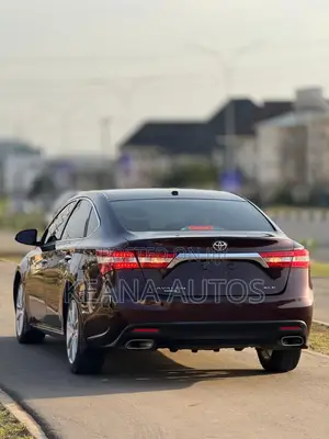 Toyota Avalon XLE Sedar FWD (3.5L 6cyl 6A) 2013 Maroon