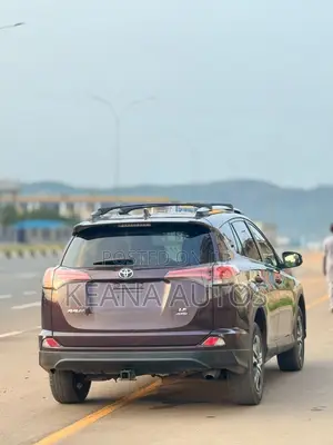 Toyota RAV4 LE FWD (2.5L 4cyl 6A) 2017 Maroon