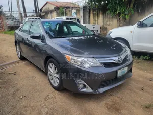 Toyota Camry XLE 4dr Sedan (2.5L 4cyl 6A) 2013 Gray