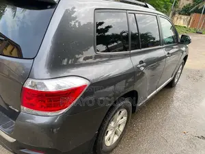 Toyota Highlander SE 2012 Black