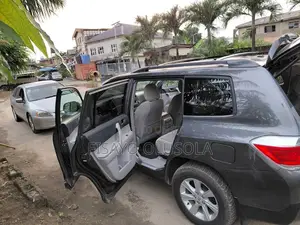 Toyota Highlander SE 2012 Black
