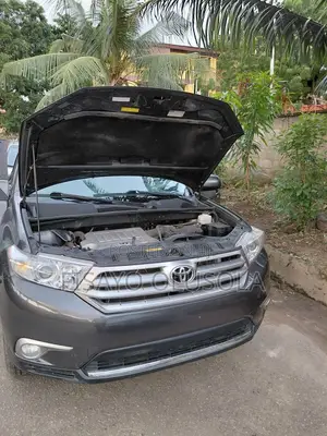 Toyota Highlander SE 2012 Black