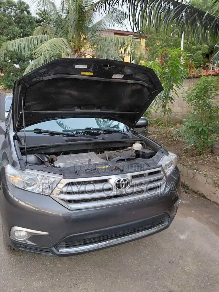 Toyota Highlander SE 2012 Black