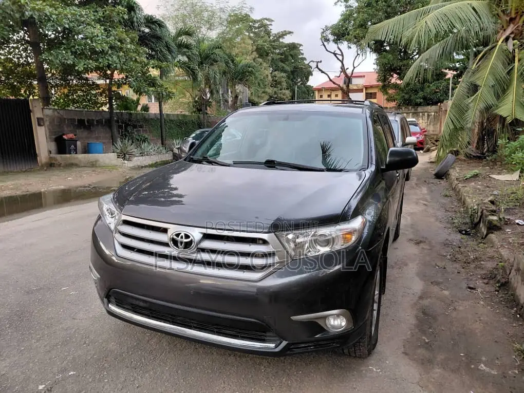 Toyota Highlander SE 2012 Black