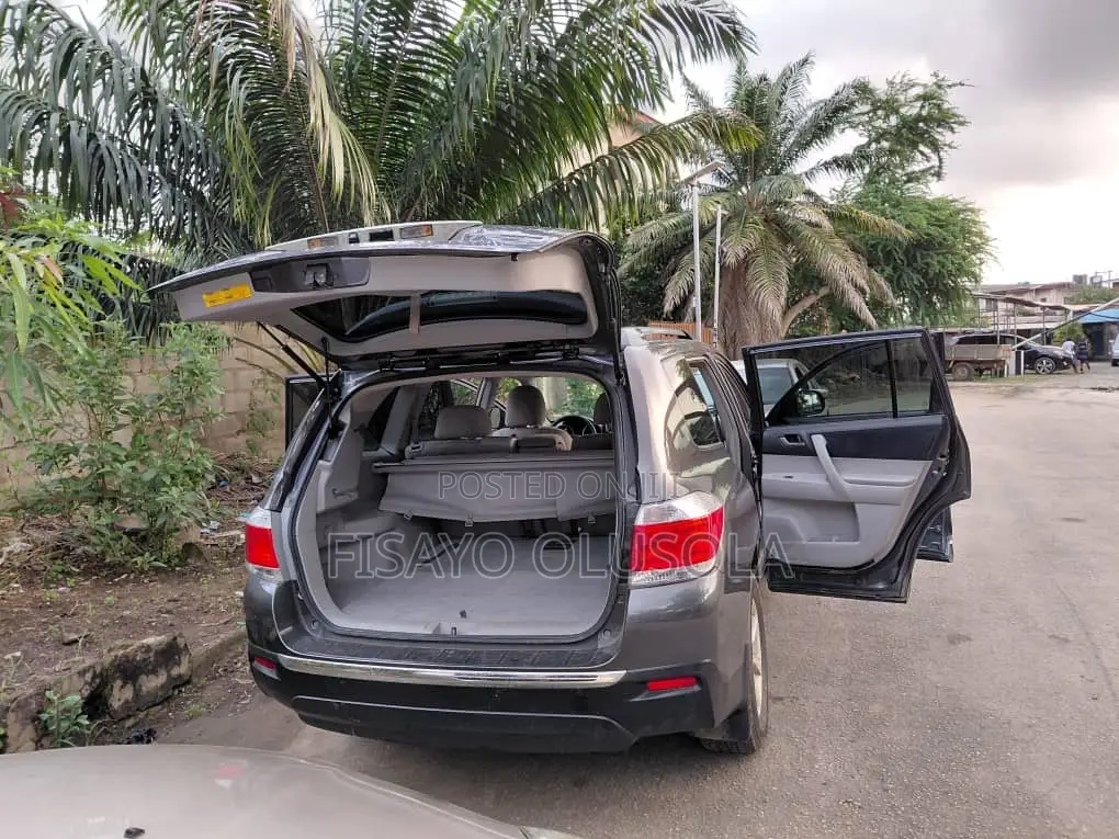 Toyota Highlander SE 2012 Black