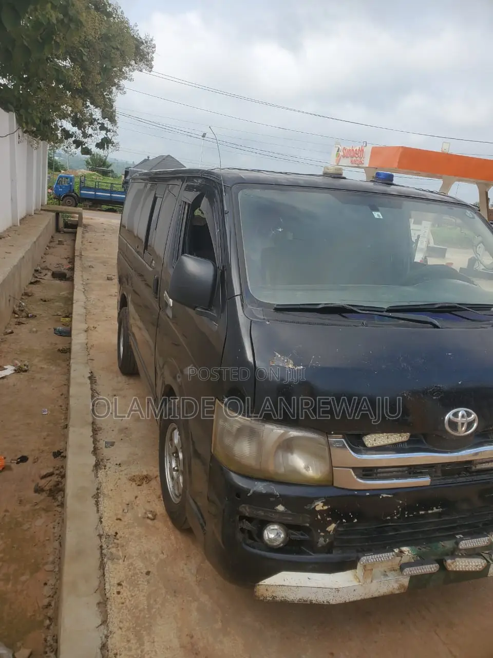 Toyota HiAce 2010 Black
