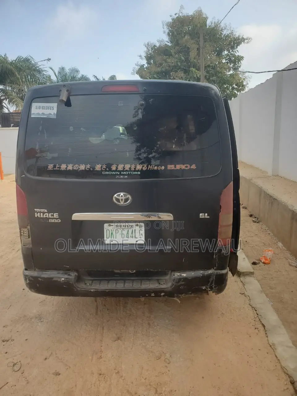 Toyota HiAce 2010 Black