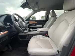 Toyota Highlander 2025 Maroon