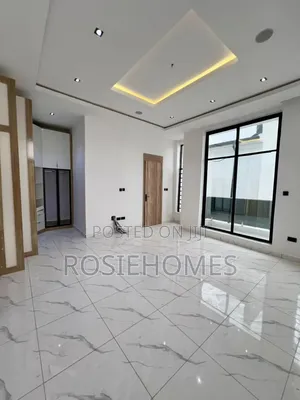 3bdrm Apartment in Lekki Phase 1 for rent