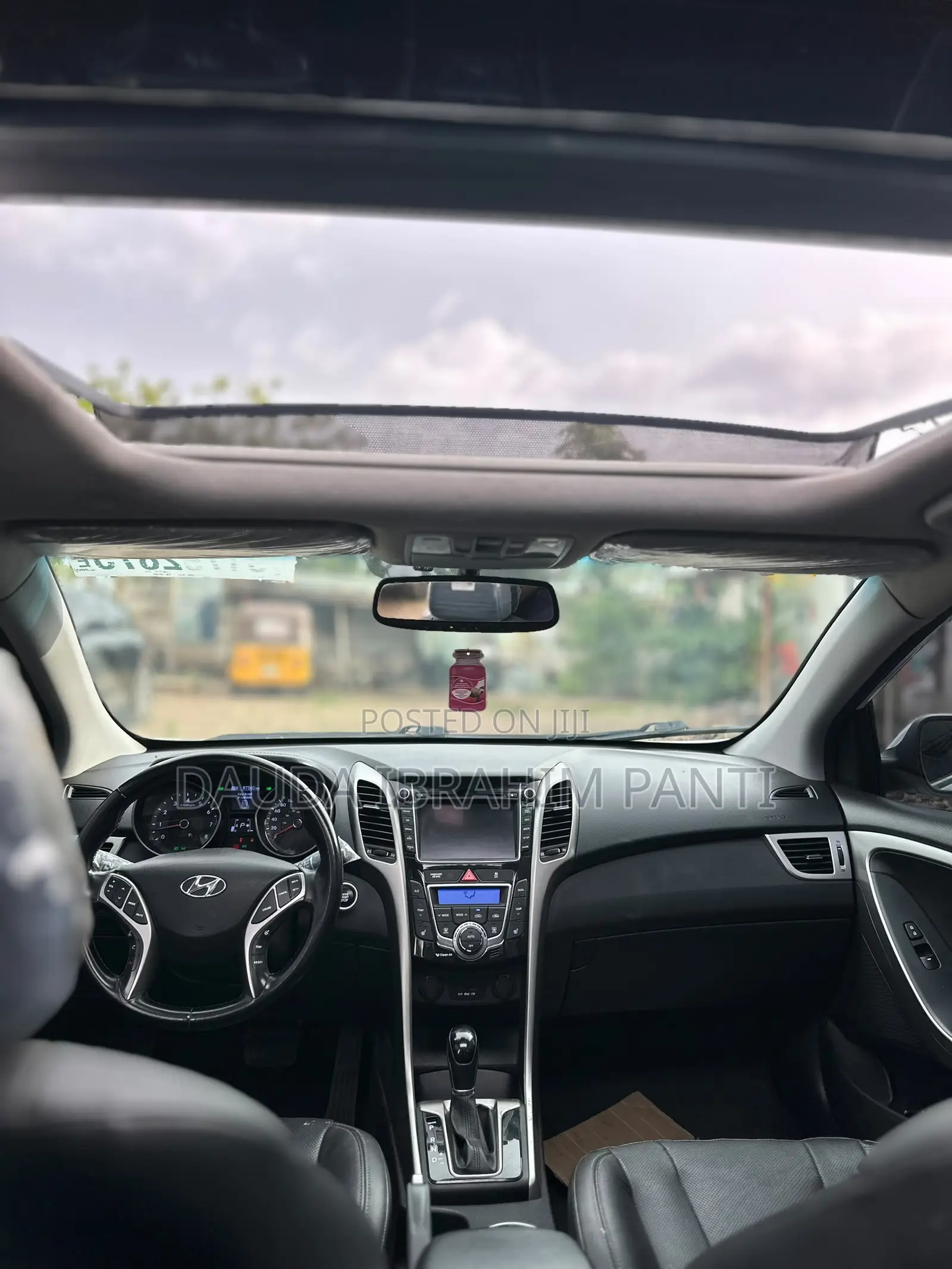 Hyundai Elantra 2012 White