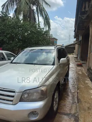 Toyota Highlander Base AWD 2004 Beige