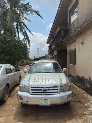 Toyota Highlander Base AWD 2004 Beige