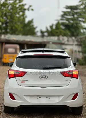Hyundai Elantra 2012 White