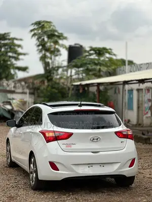 Hyundai Elantra 2012 White