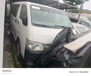 Toyota HiAce 2014 White
