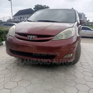 Toyota Sienna 2006 Red