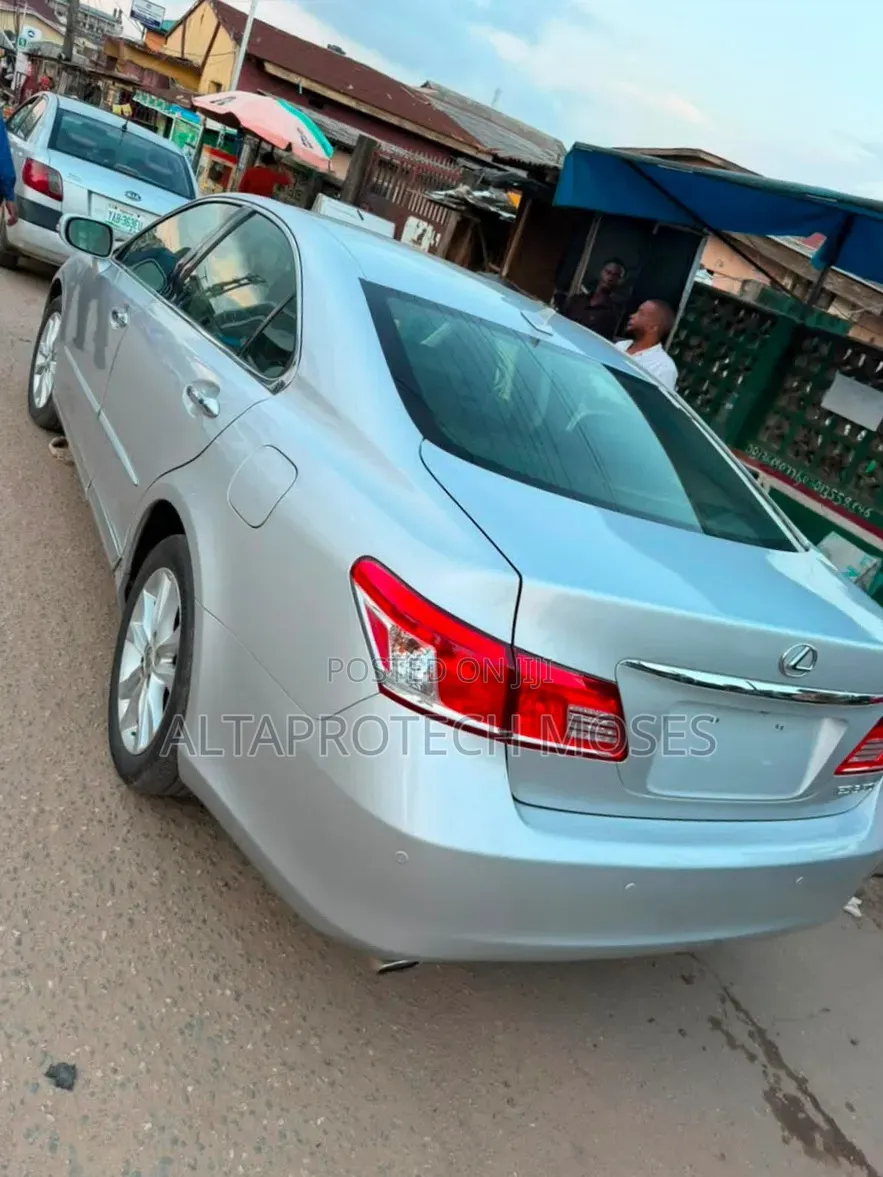 Lexus ES 2012 Silver