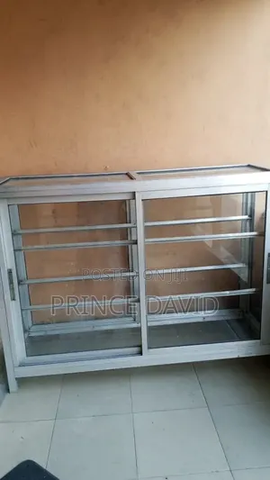Durable 5ft Showcase