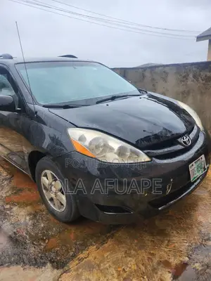 Toyota Sienna LE 7 Passenger 2010 Black