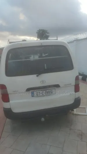 Toyota HiAce 2012 White