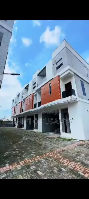 4bdrm Duplex in Beach Estate, Jakande for sale