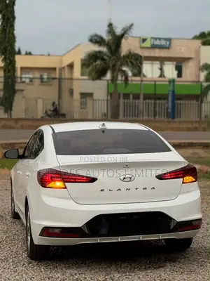 Hyundai Elantra 2019 White