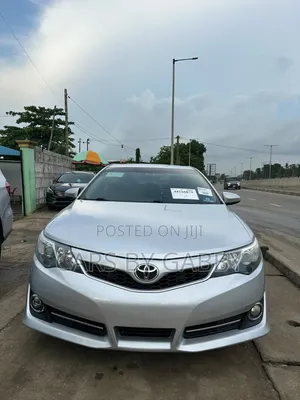 Toyota Camry SE V6 4dr Sedan (3.5L 6cyl 6A) 2012 White