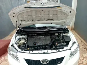Toyota Corolla 2010 White