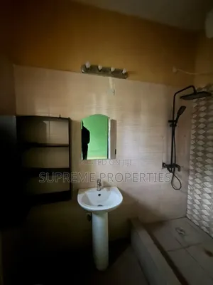 3bdrm Block of Flats in Kolapo Ishola Gra, Ibadan for rent