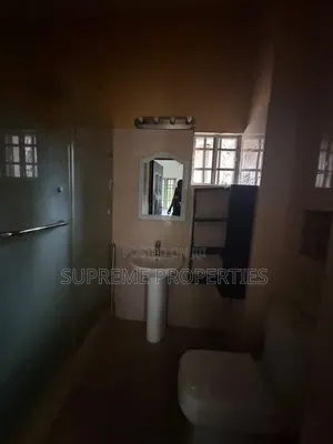 3bdrm Block of Flats in Kolapo Ishola Gra, Ibadan for rent