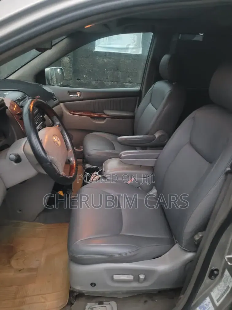Toyota Sienna 2007 Silver