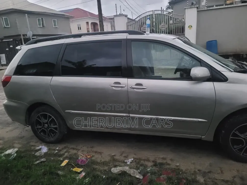 Toyota Sienna 2007 Silver