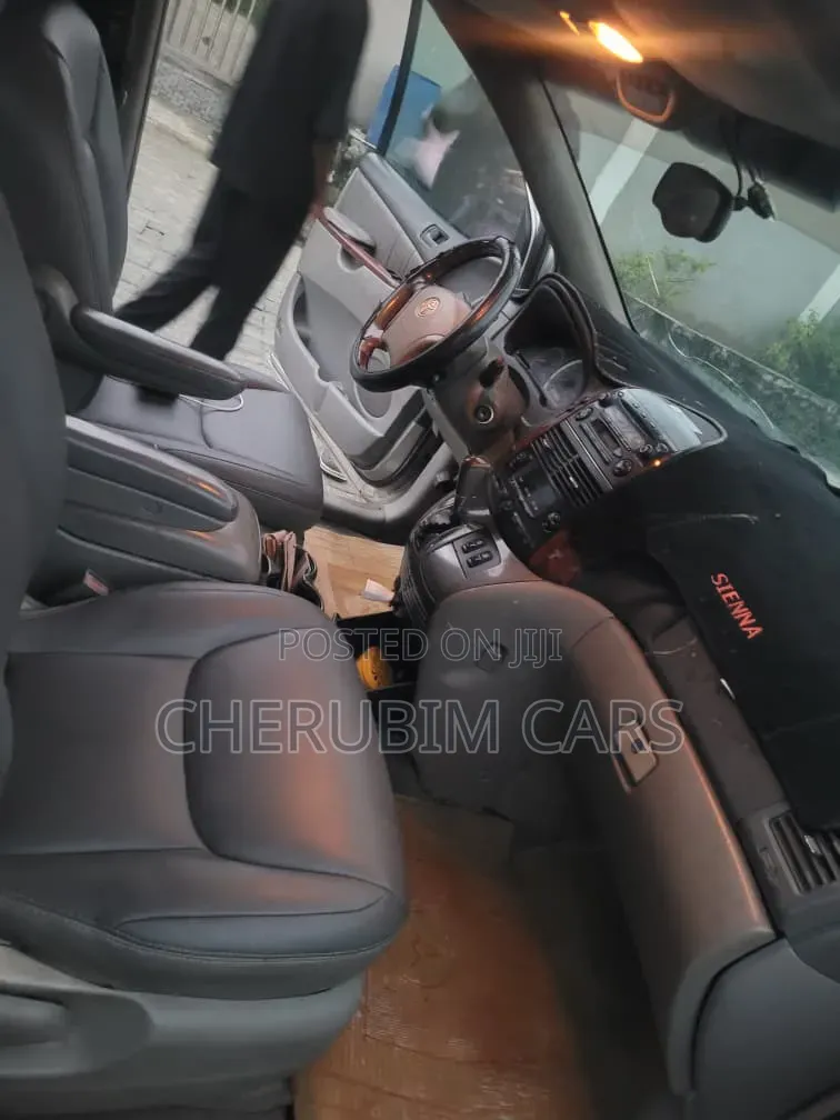 Toyota Sienna 2007 Silver