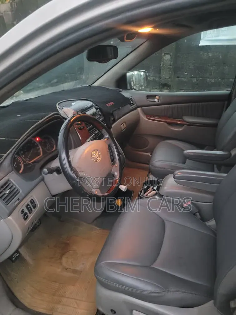 Toyota Sienna 2007 Silver